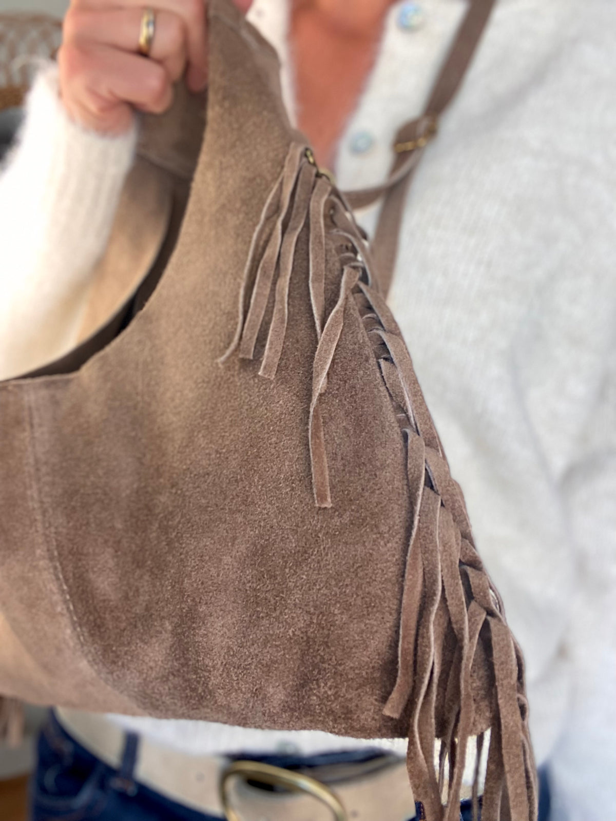 Sac hobo en cuir daim avec franges AARON - Beige taupe - DÉSTOCKAGE