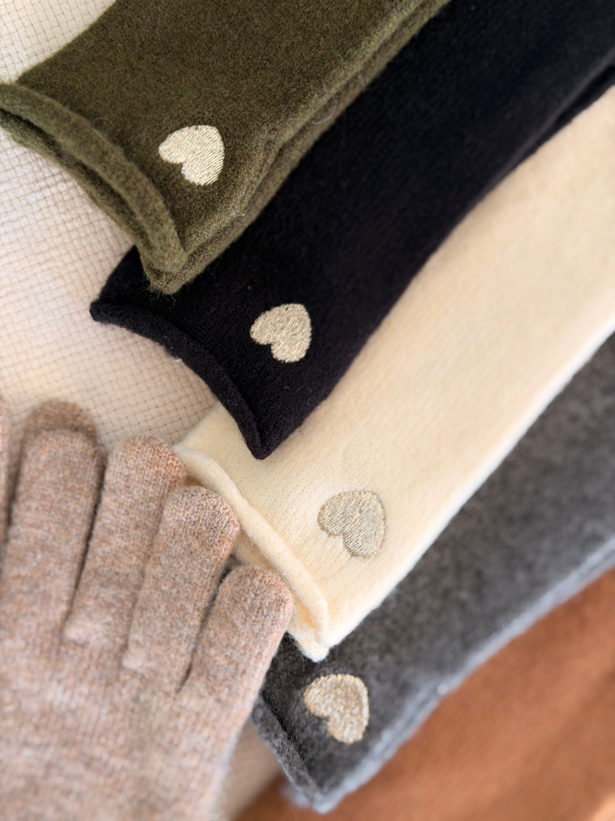 Gants CHLOÉ avec coeur doré brodé 💛 et ouverture index et pouce 👌🏼