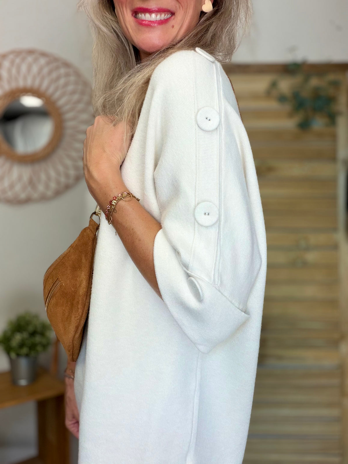 Pull long, col V, ornements boutons CHIARA Écru