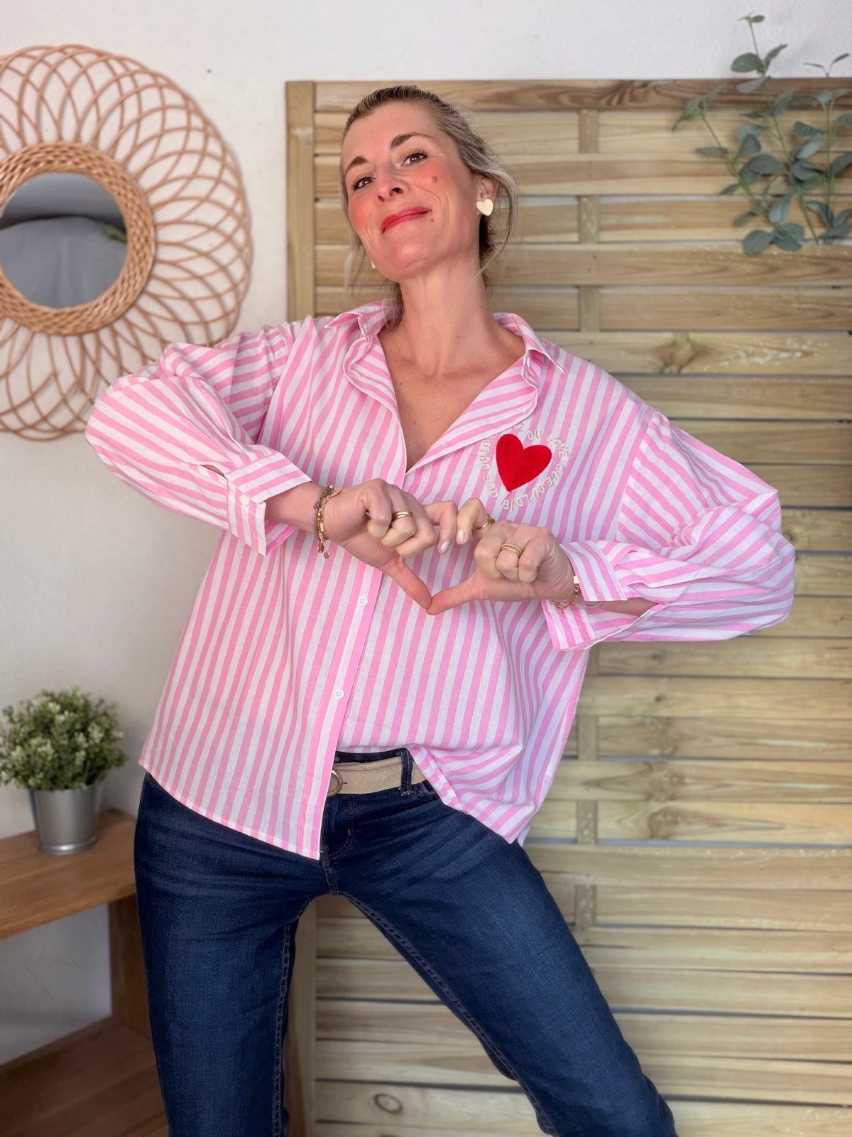 Chemise rose rayée brodée QUE DU LOVE ❤️ SERENA - FIN DE SÉRIE