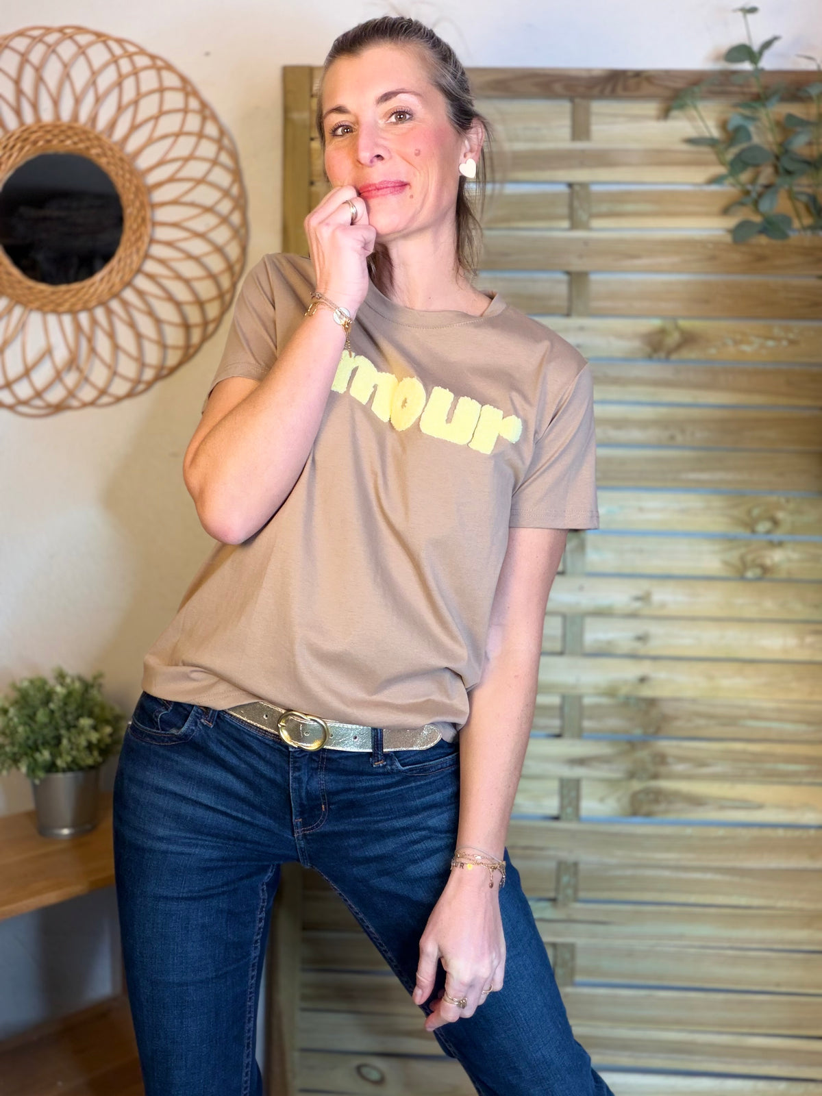Tee shirt amour MAÏA Taupe/jaune - FIN DE SÉRIE