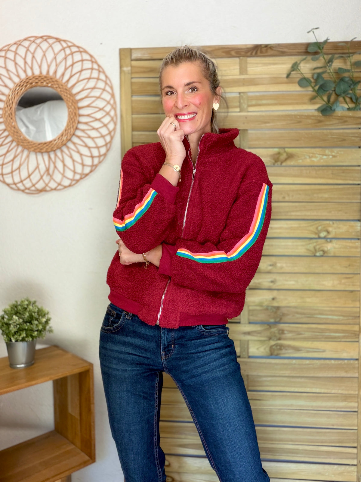 Veste Sherpa zippée bandes Arc-en-ciel CORALIE Bordeaux 🌈