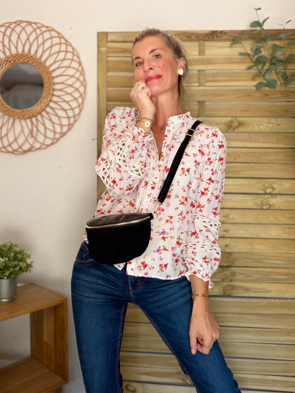 Sac banane M bi-matière en cuir irisé et velours 24cm - POLLY- Noir • FIN DE SÉRIE