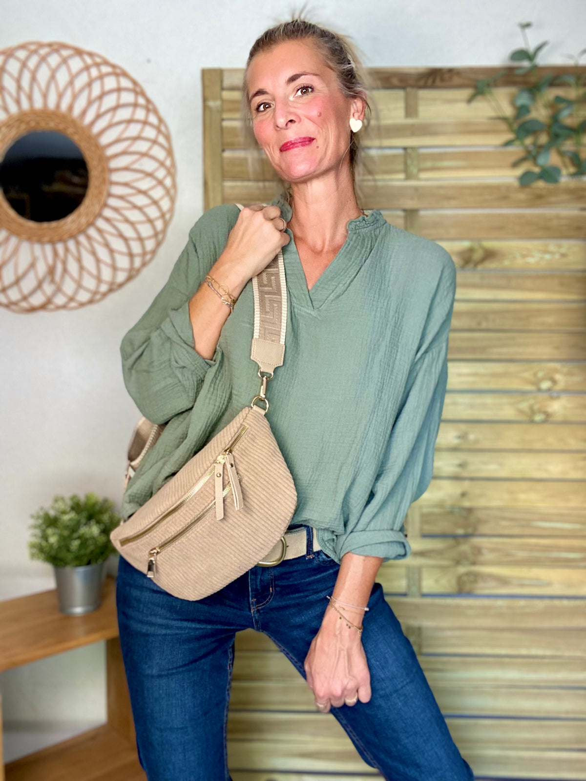 Sac banane L en velours côtelé 2 zips et sangle fantaisie - ASHLY - Beige taupe • FIN DE SÉRIE