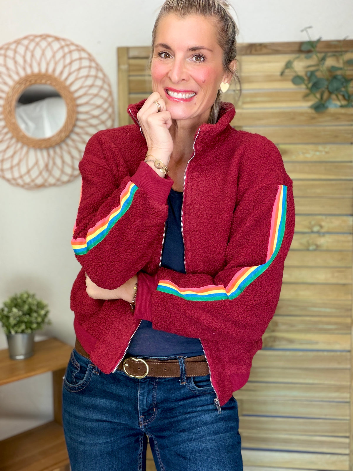 Veste Sherpa zippée bandes Arc-en-ciel CORALIE Bordeaux 🌈