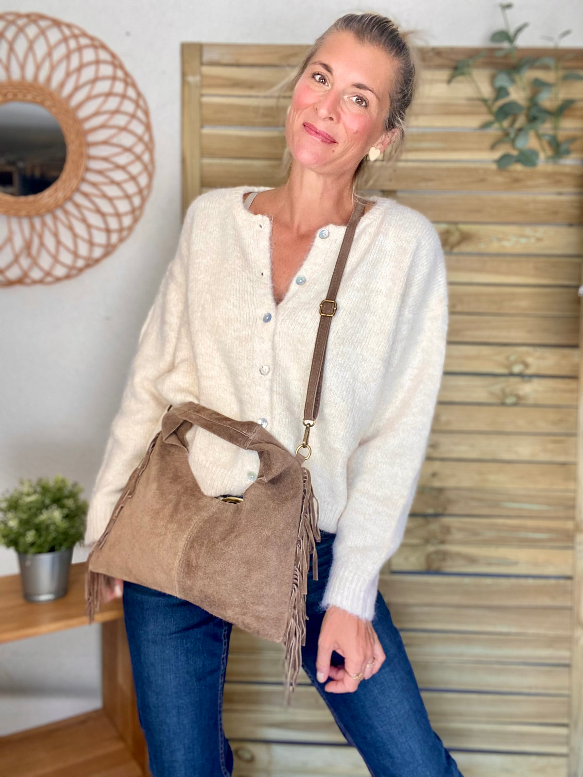 Sac hobo en cuir daim avec franges AARON - Beige taupe - DÉSTOCKAGE