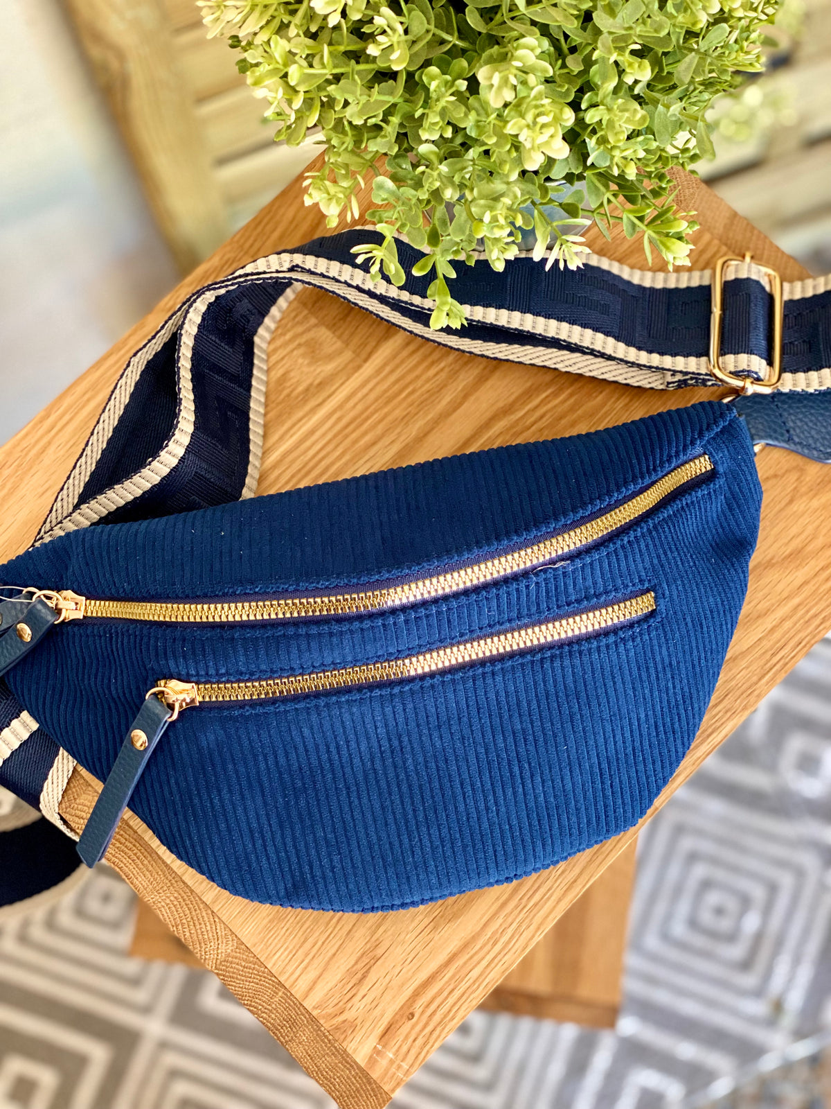 Sac banane en velours côtelé 2 zips et sangle fantaisie - CHARLY - Bleu marine (côtelé fin)