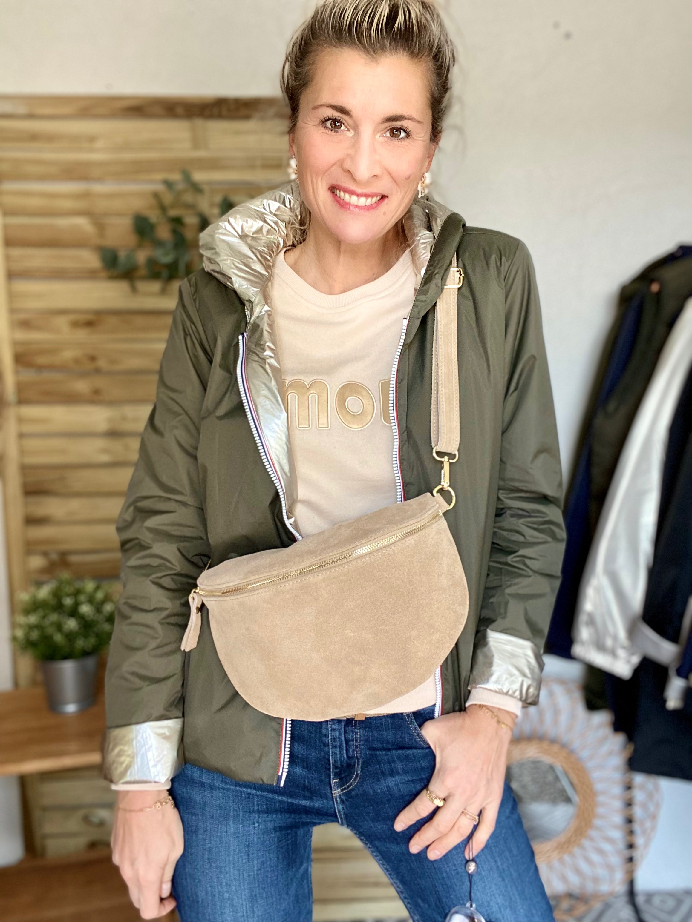 Sac banane XL en cuir velours 30cm JUDY - Beige