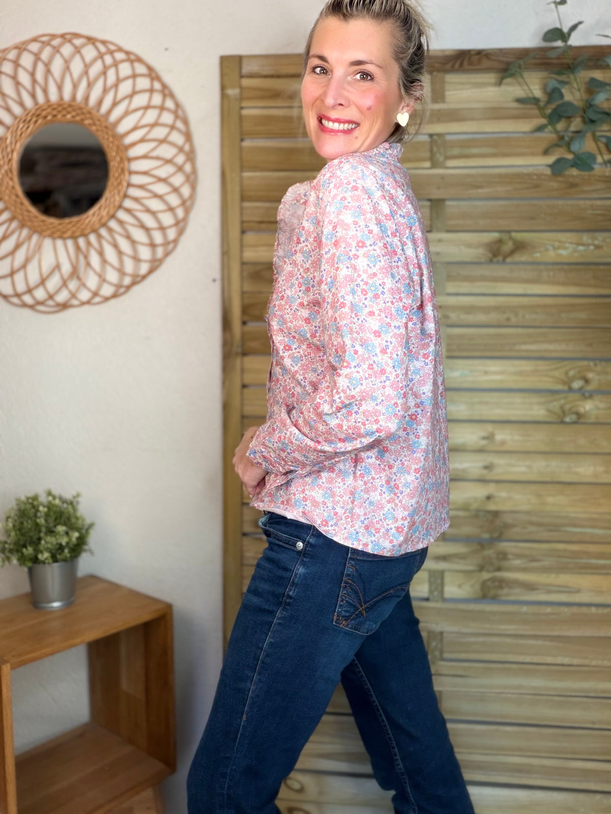 Chemise imprimée Liberty rose clair, col volanté SOLANE (DÉSTOCKAGE sur Taille S)