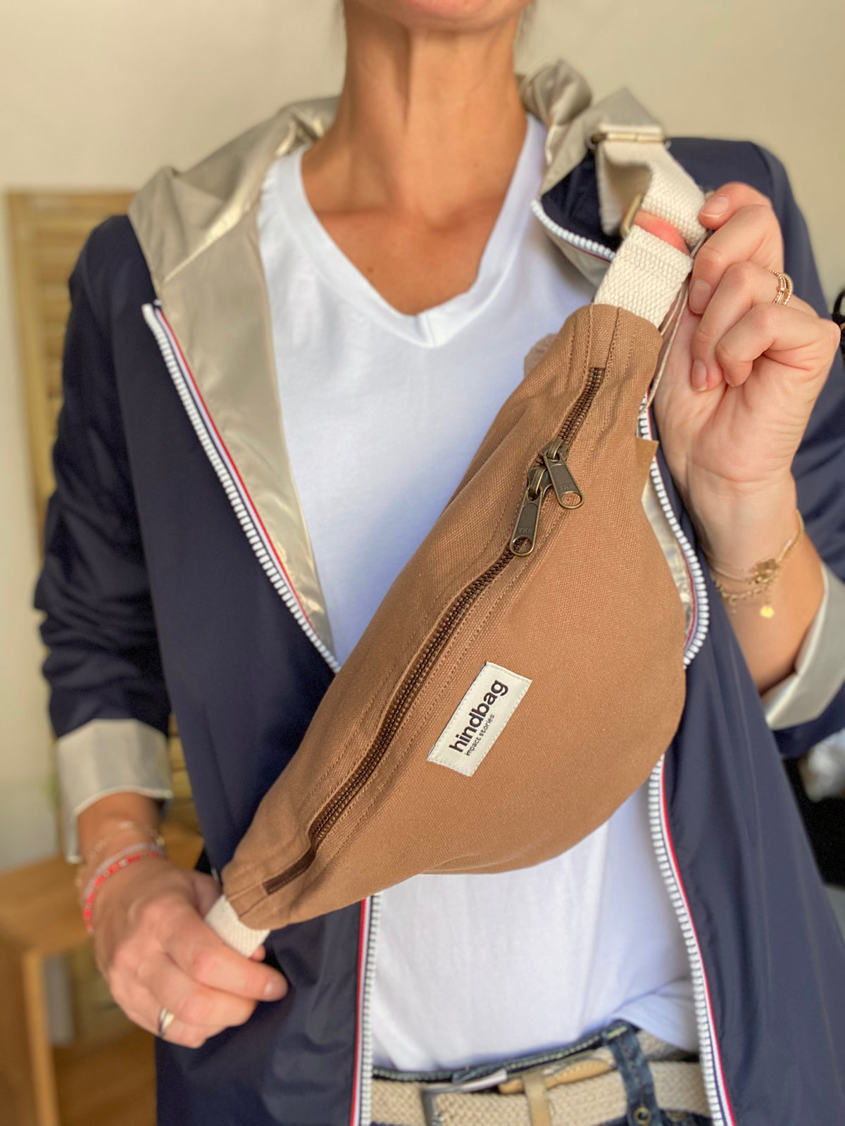 HINDBAG OLIVIA - Sac banane Cannelle