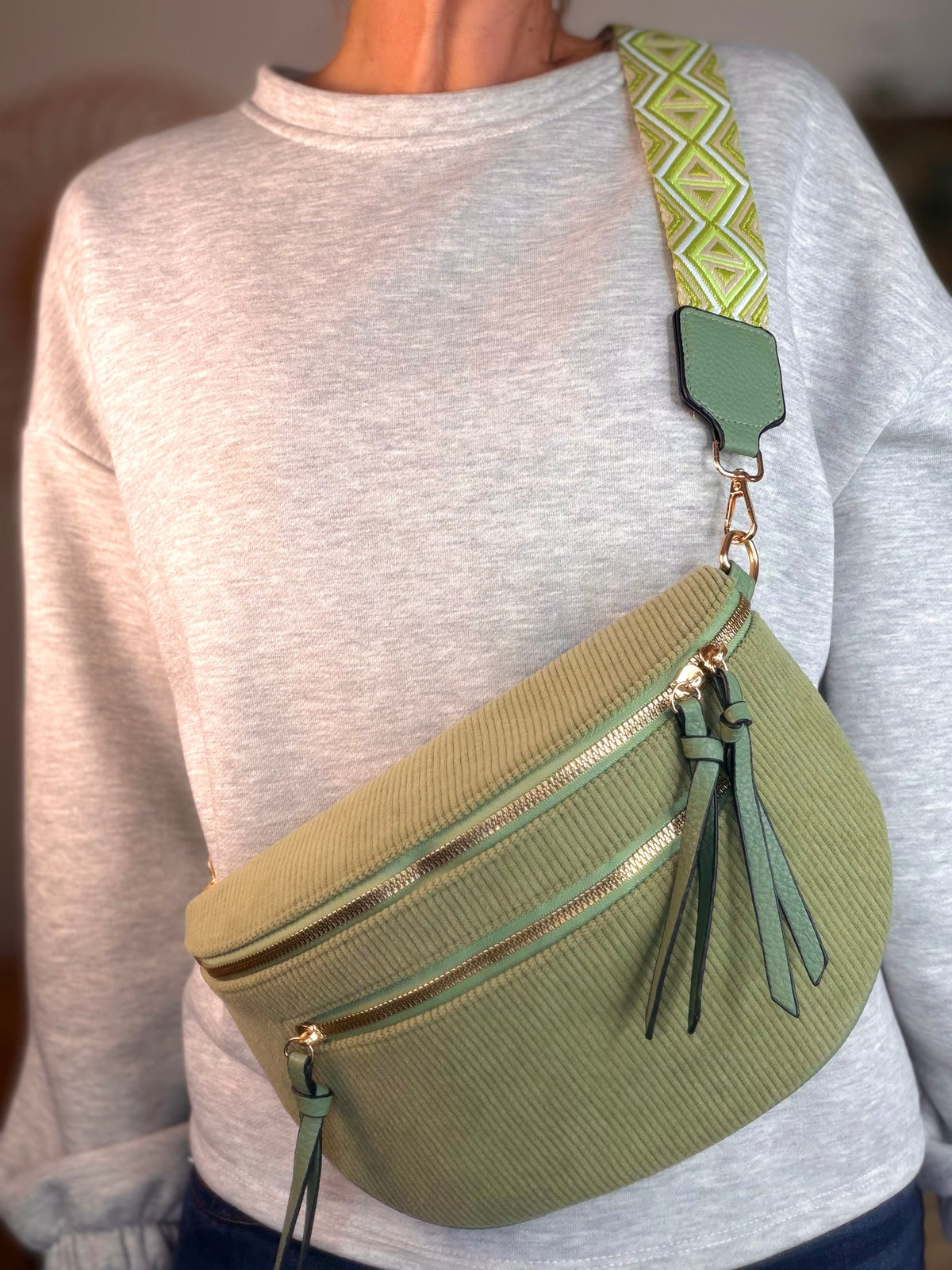 Sac banane en velours côtelé, sangle fantaisie - KATY - Vert sauge - FIN DE SÉRIE