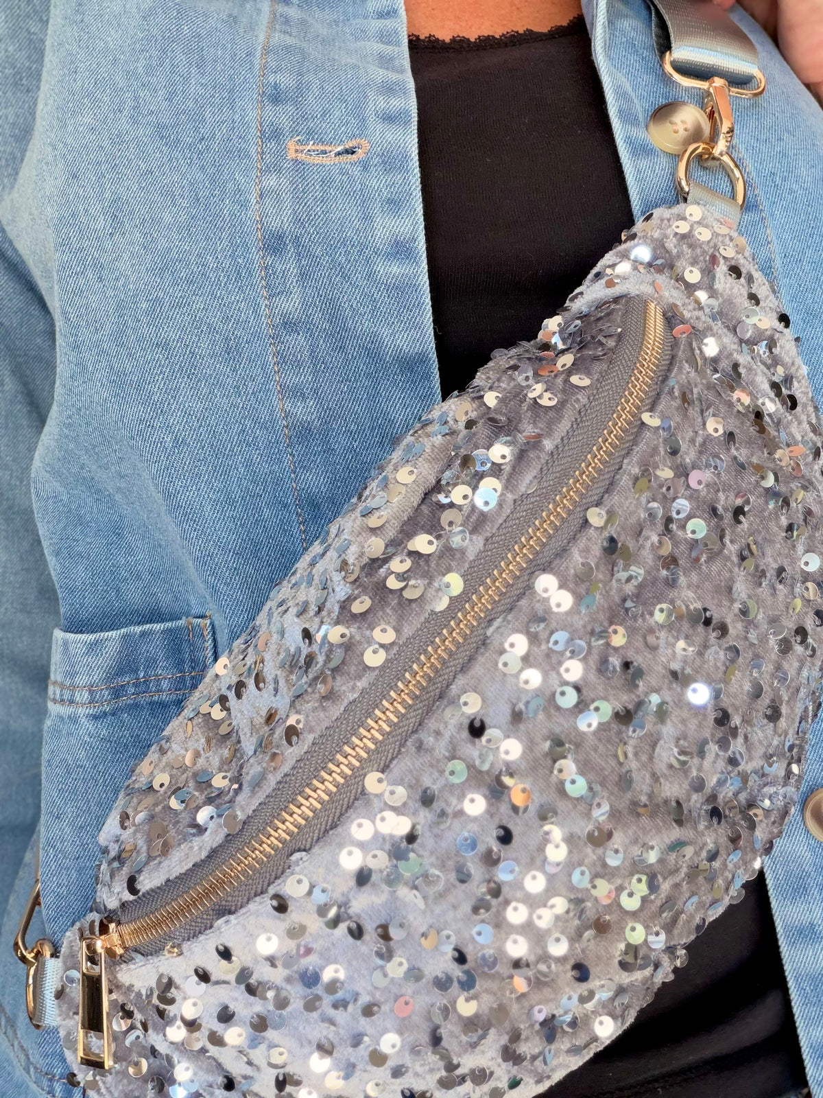 ⚡️ ARRIVAGE - Sac banane velours à sequins DAISY - Argent