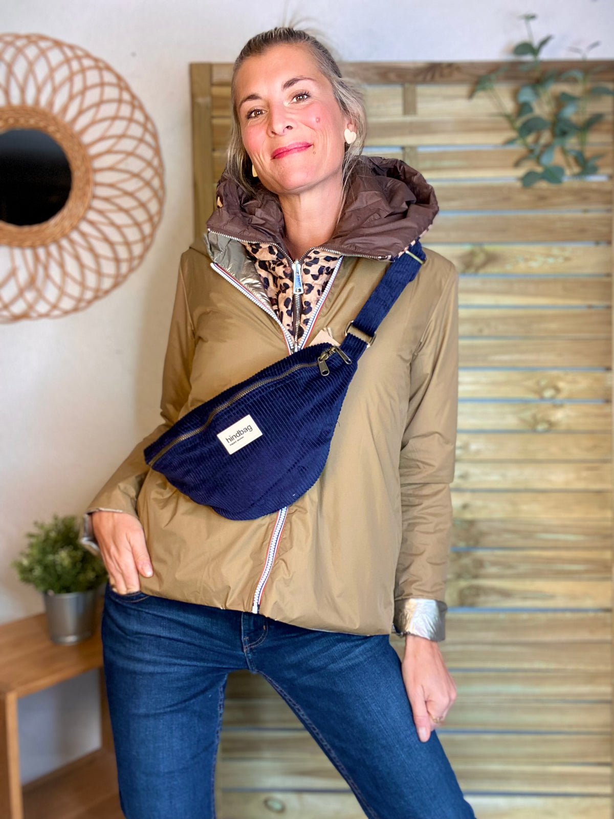 HINDBAG SASHA - Sac banane  Velours Marine