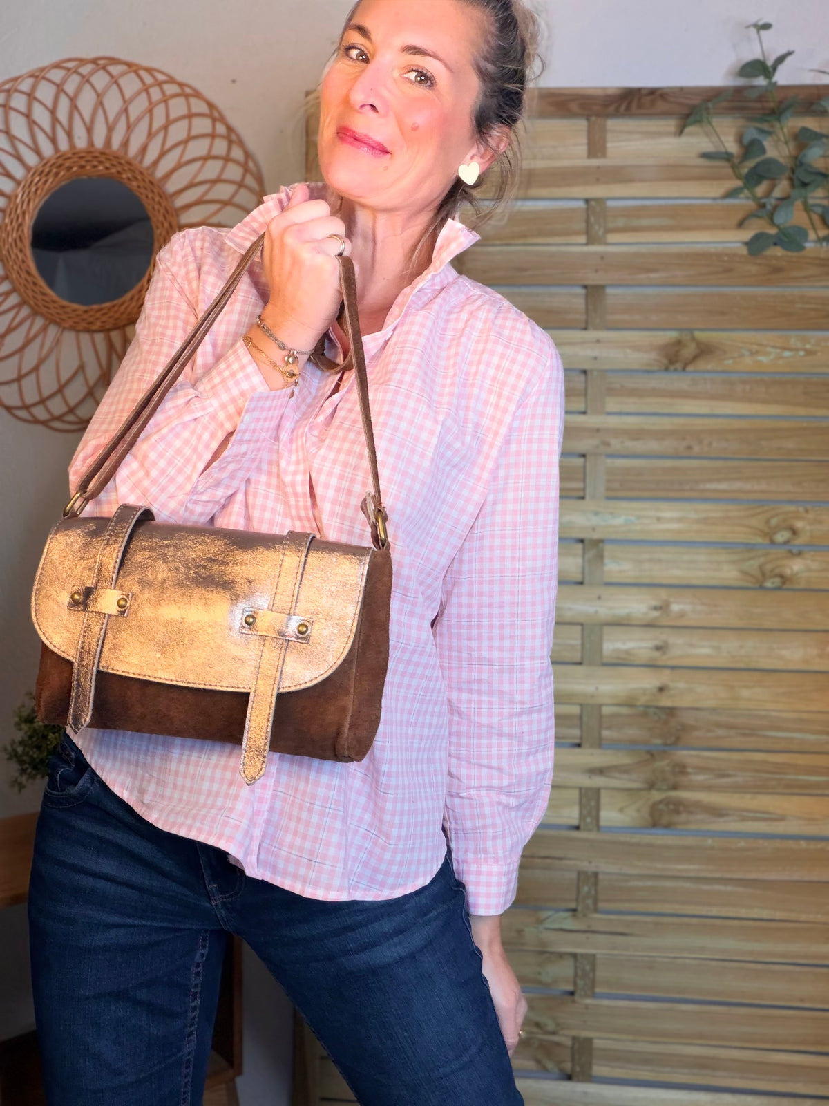 Sac bandoulière en cuir daim et irisé ESMÉE - Choco / Bronze