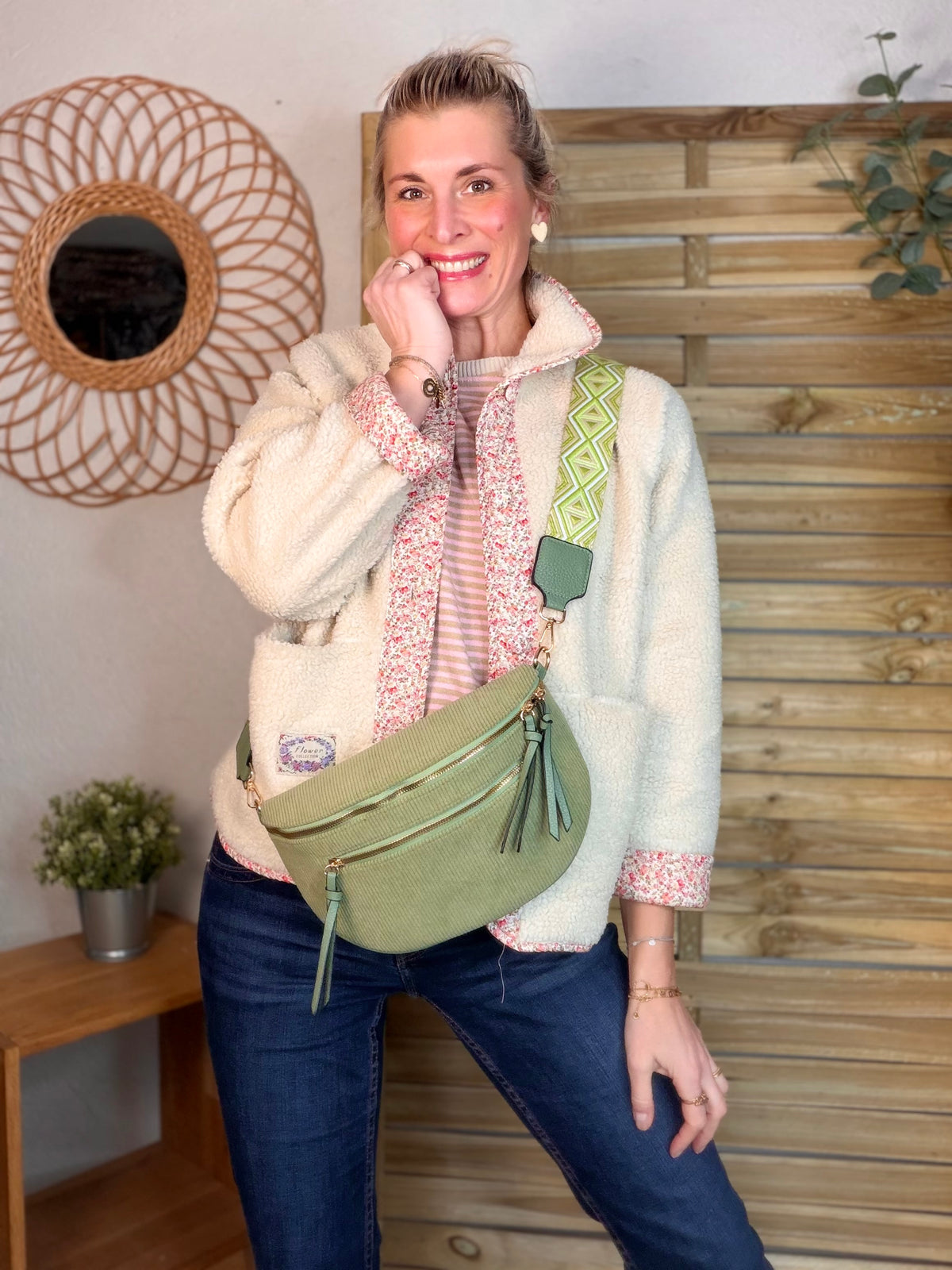 Sac banane en velours côtelé, sangle fantaisie - KATY - Vert sauge - FIN DE SÉRIE
