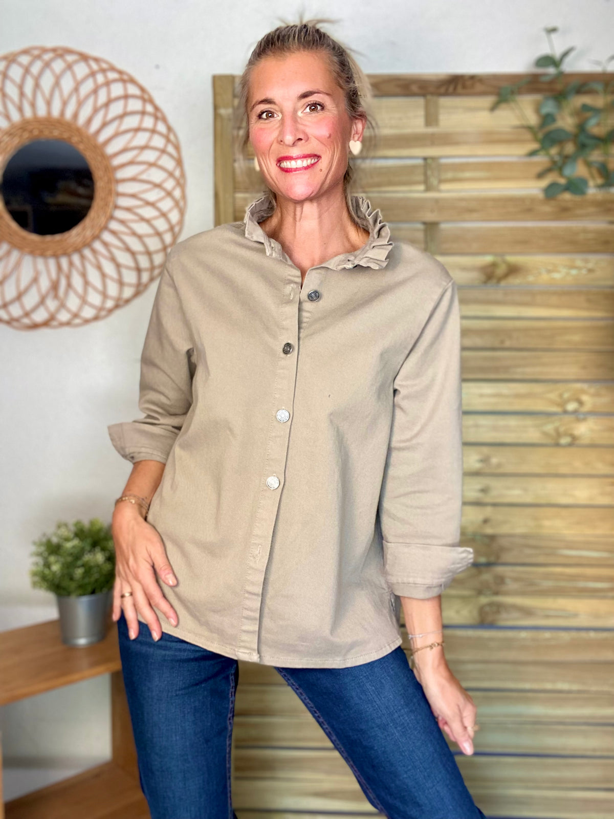 Veste / Chemise en coton, col victorien volanté Beige taupe LISON