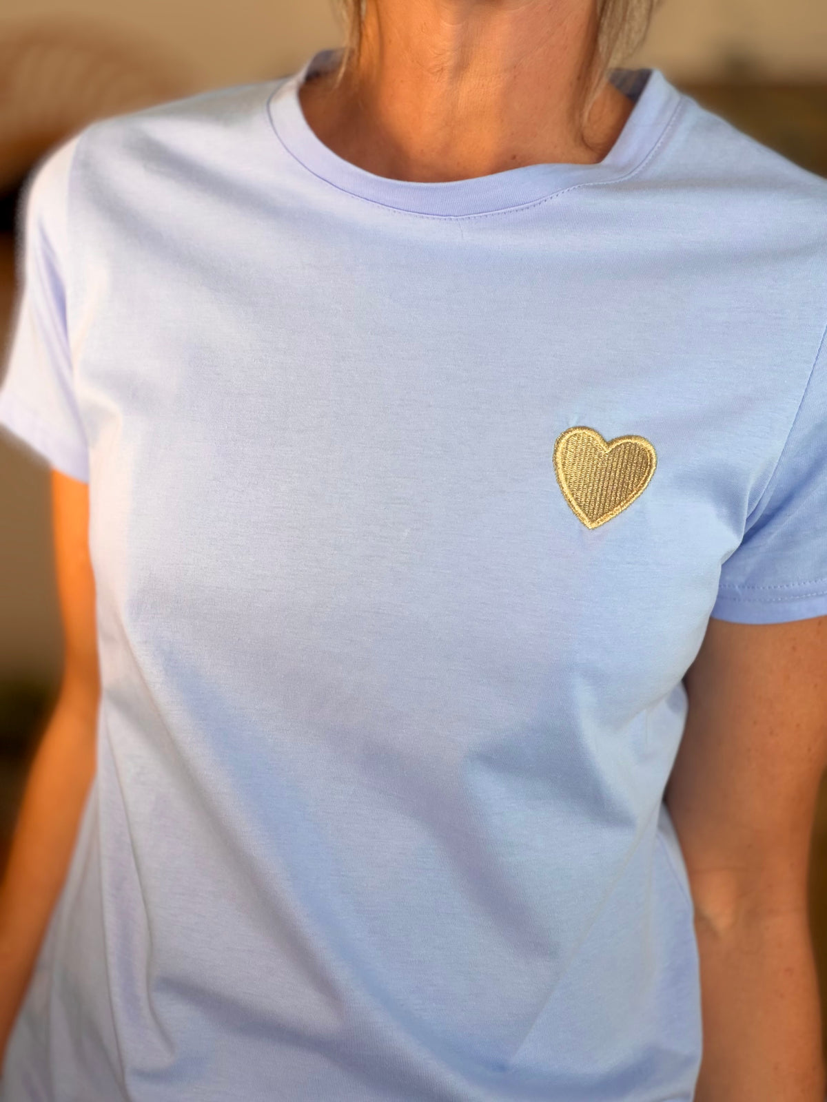 Tee shirt cœur brodé doré 💛 PIA Bleu ciel - FIN DE SÉRIE