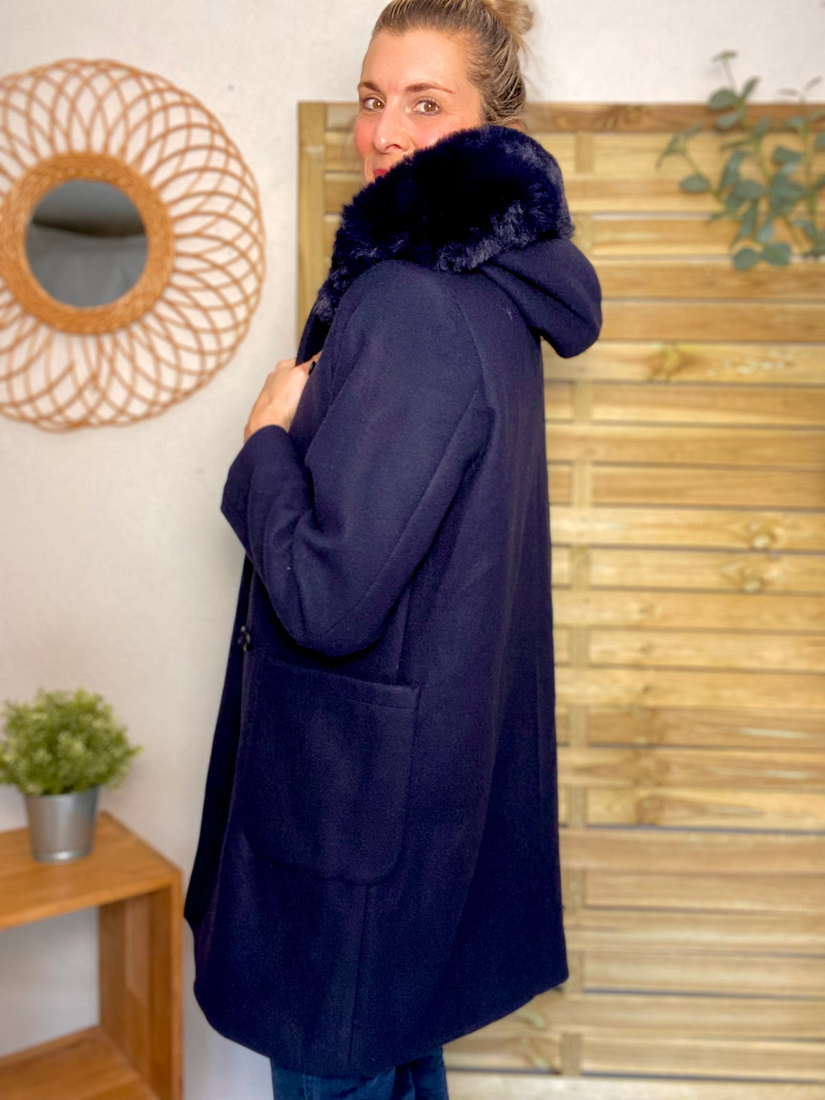 LAURA JO - Manteau caban ESTHER avec capuche et col fausse fourrure amovible - Bleu marine - FIN DE SÉRIE