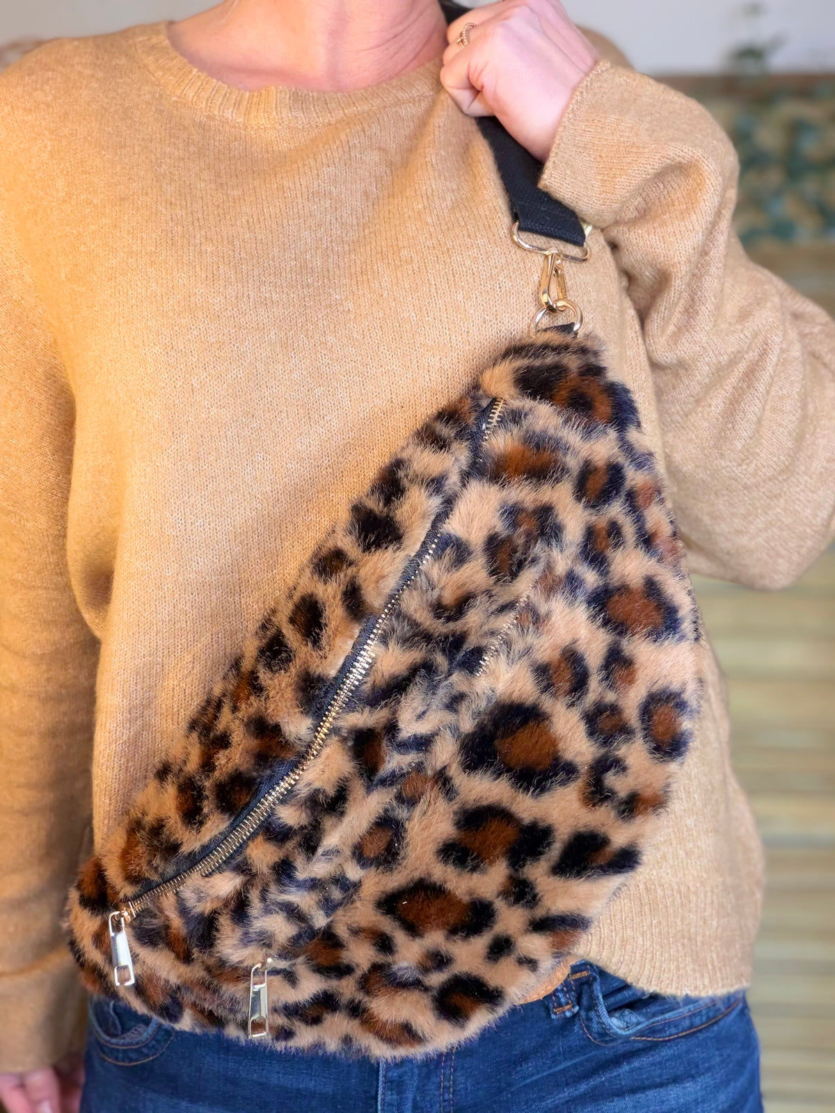 Sac banane L avec poche zippée avant, fourrure Léo Camel - STACEY 🐆