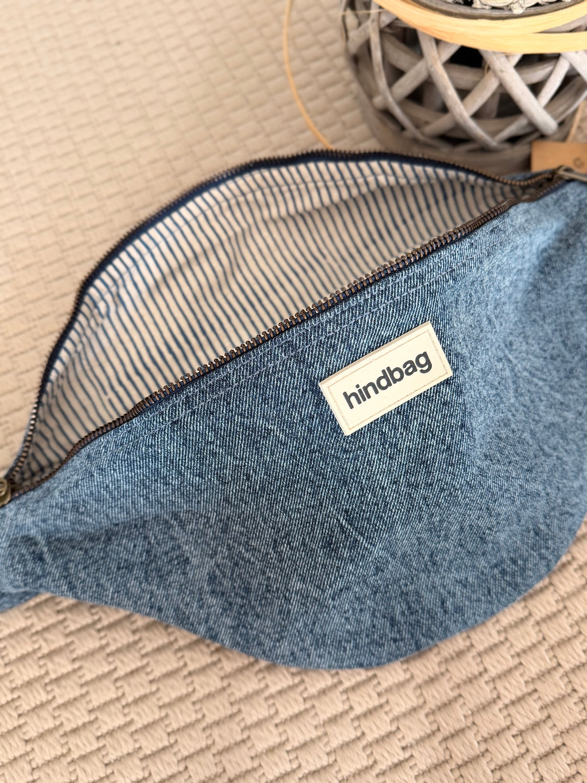 HINDBAG SASHA - Sac banane Denim bleu foncé