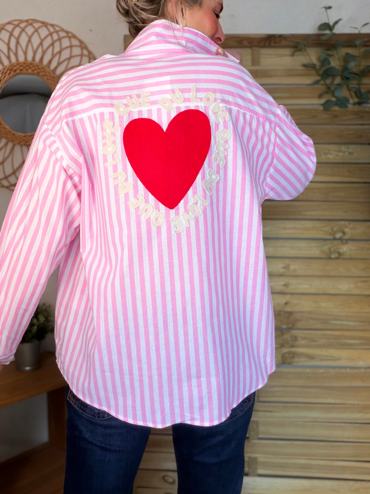Chemise rose rayée brodée QUE DU LOVE ❤️ SERENA - FIN DE SÉRIE