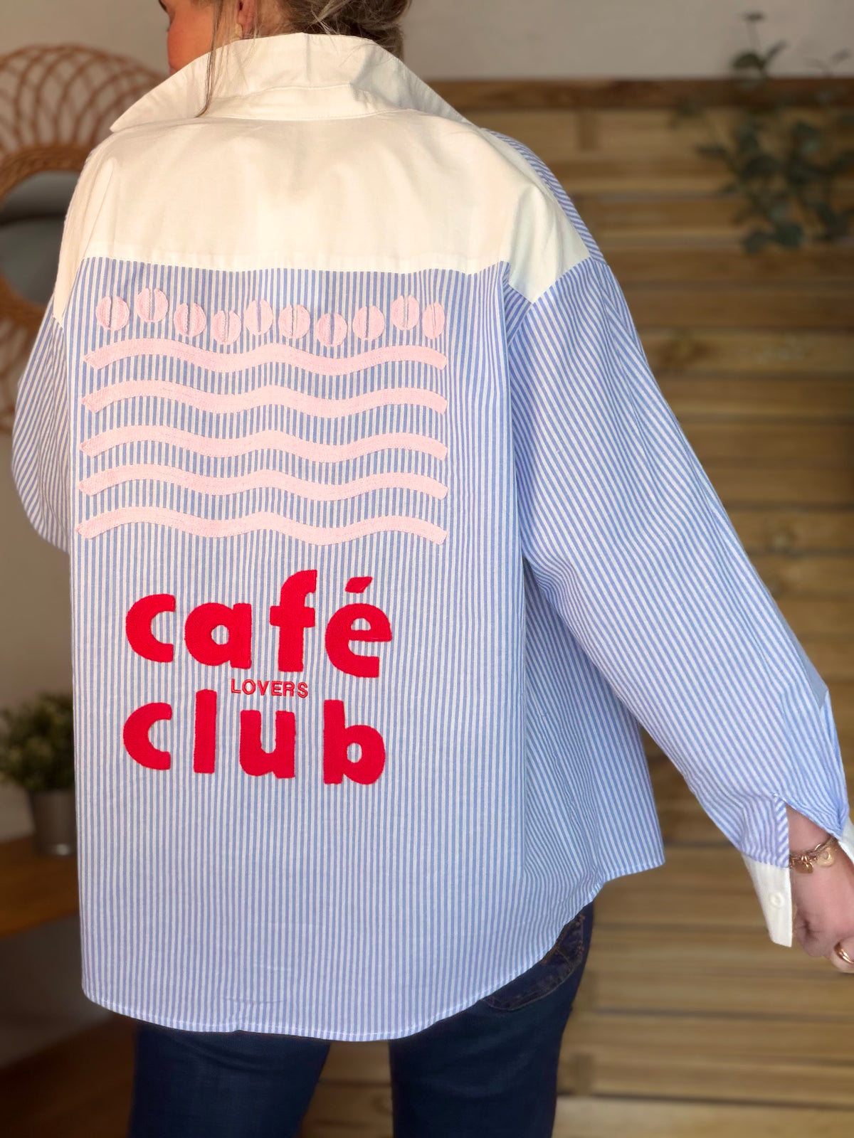 Chemise bleue rayée brodée CAFÉ LOVERS CLUB - LISA - FIN DE SÉRIE