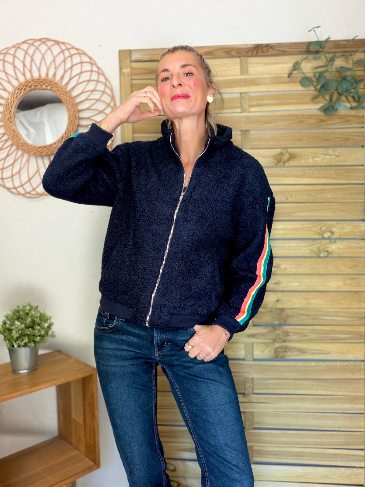 Veste Sherpa zippée bandes Arc-en-ciel CORALIE Bleu marine 🌈