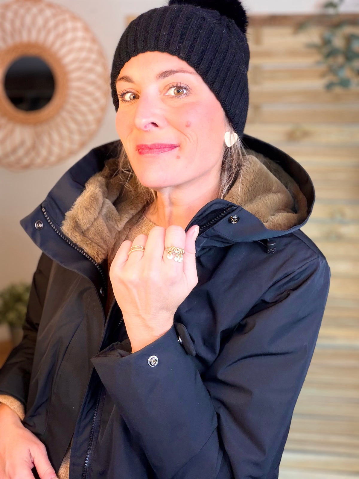 Bonnet torsadé en laine avec pompon JULES - FIN DE SÉRIE
