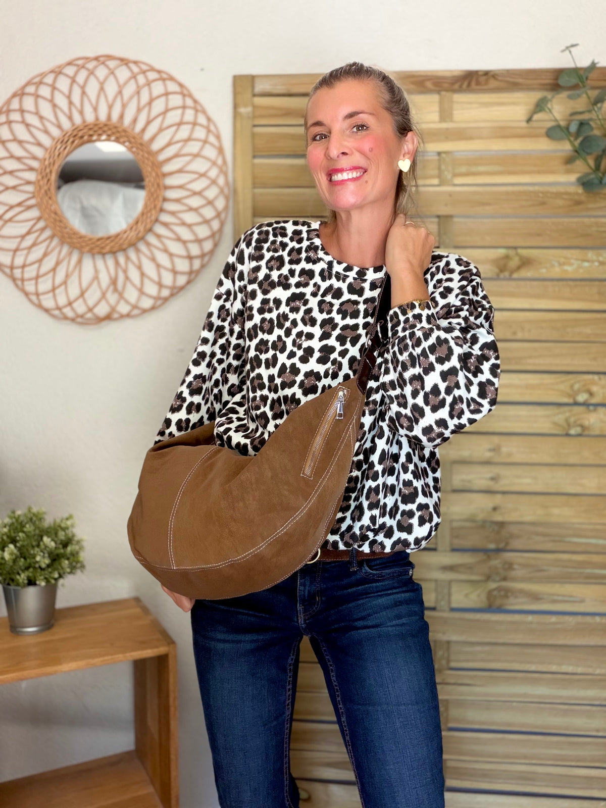 Sac besace XXL en simili cuir brossé - HAROLD Taupe