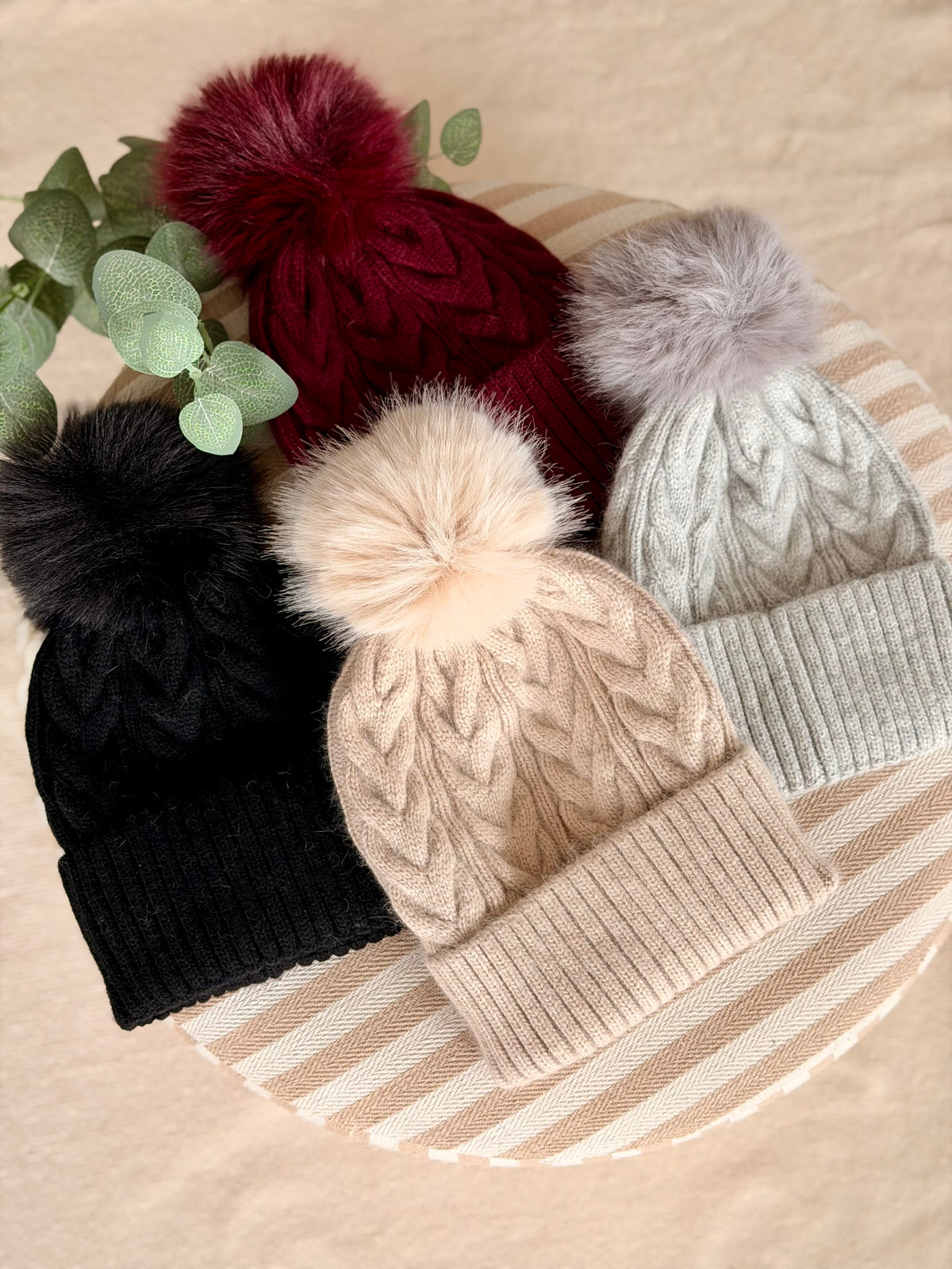 Bonnet torsadé en laine avec pompon JULES - FIN DE SÉRIE