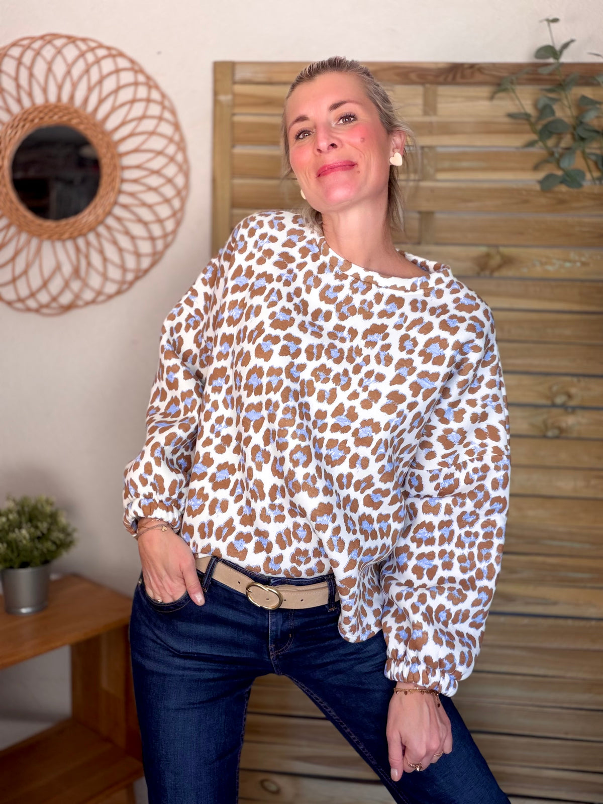 Sweat molleton oversized Léo bleu ciel GOOD VIBES - MIKA - FIN DE SÉRIE
