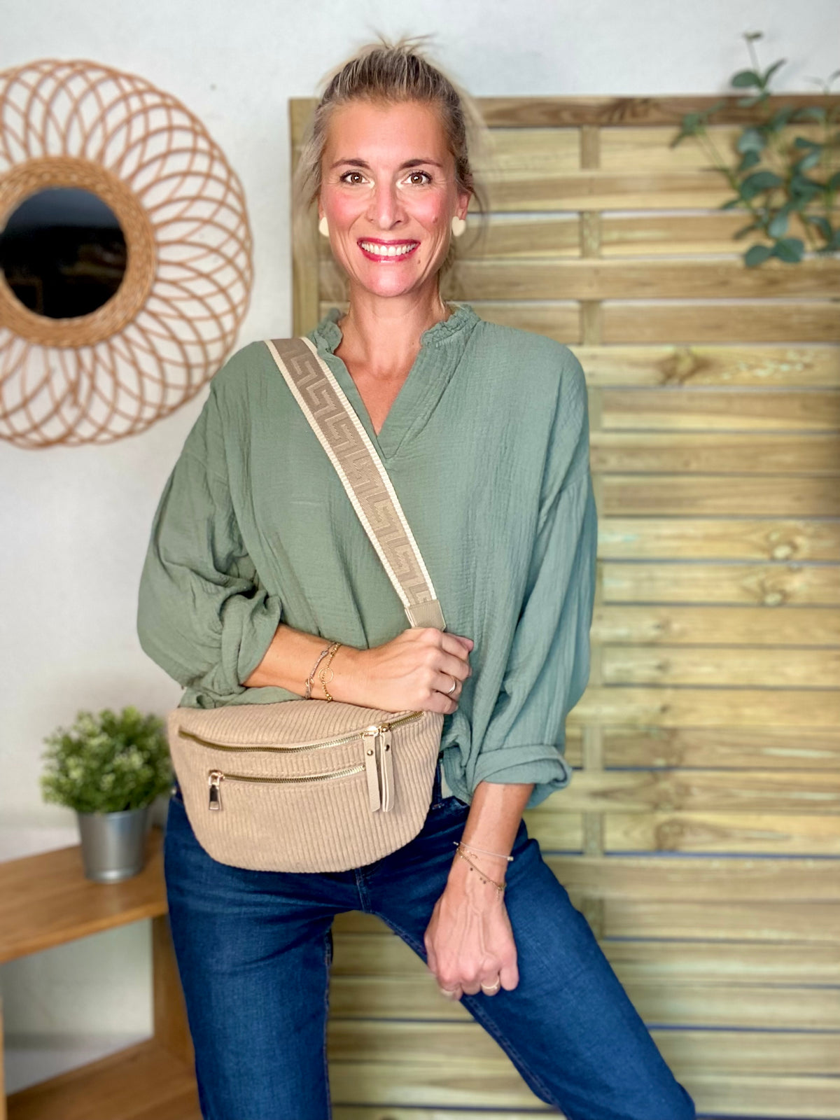 Sac banane L en velours côtelé 2 zips et sangle fantaisie - ASHLY - Beige taupe • FIN DE SÉRIE