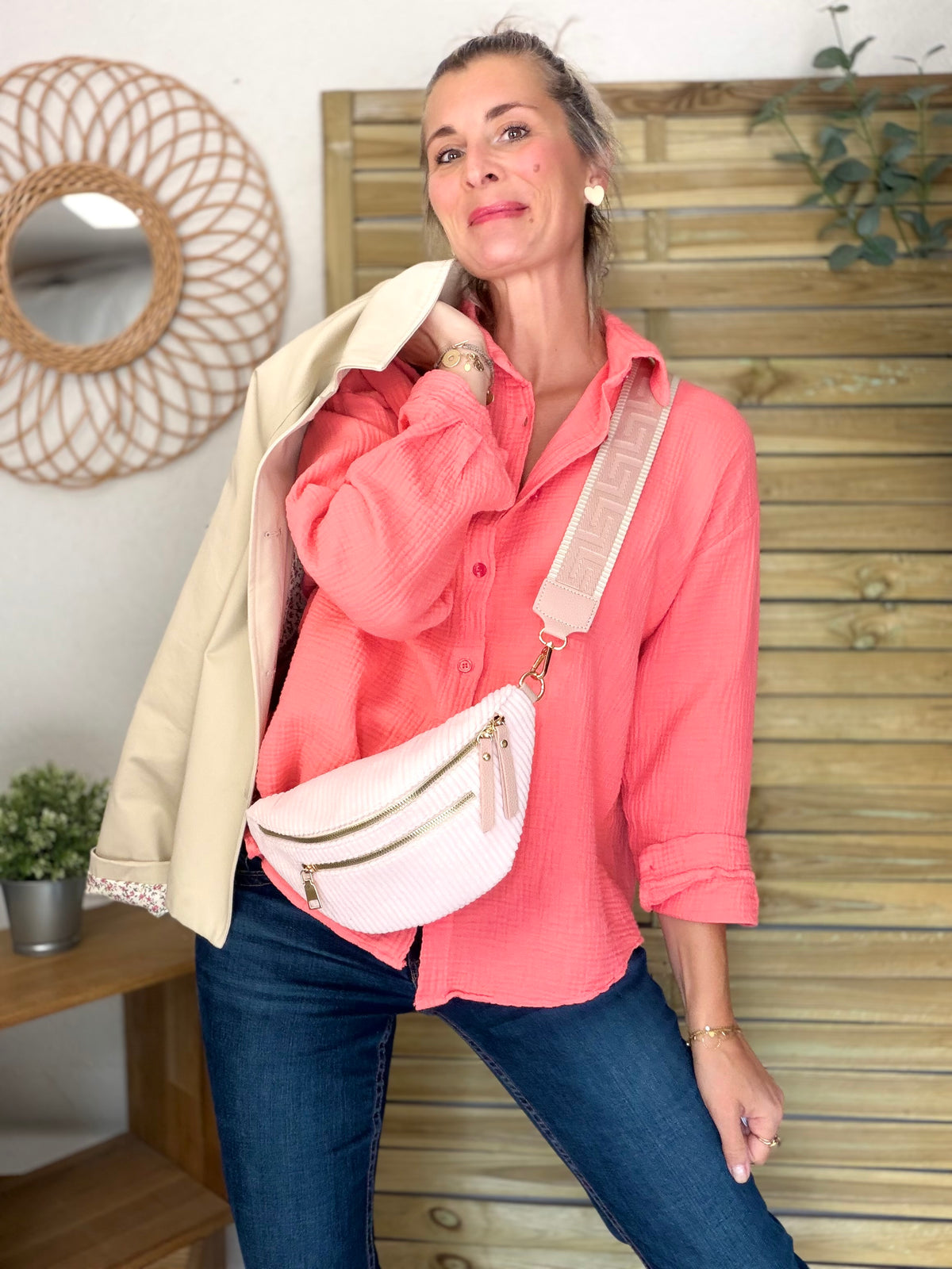 Sac banane en velours côtelé 2 zips et sangle fantaisie - CHARLY Rose poudré