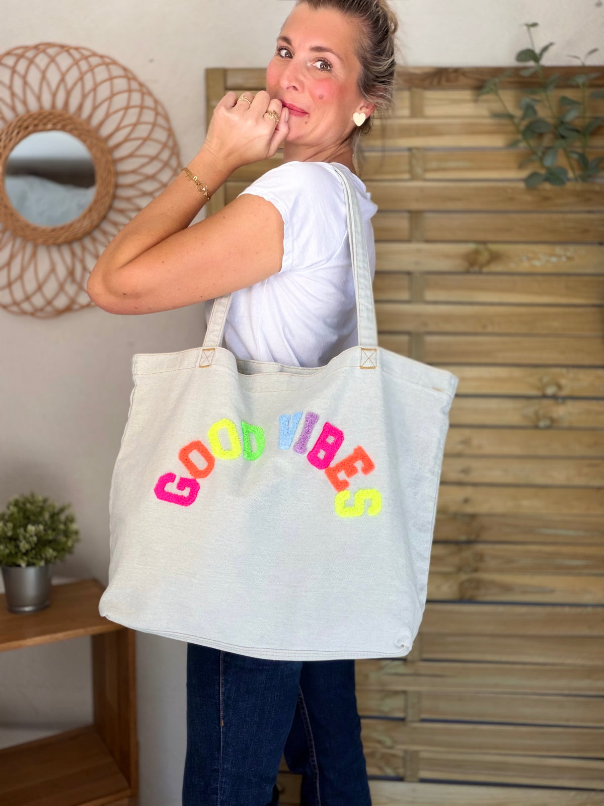 Grand cabas Tote bag GOOD VIBES Jean bleu delavé VANINA - FIN DE SÉRIE