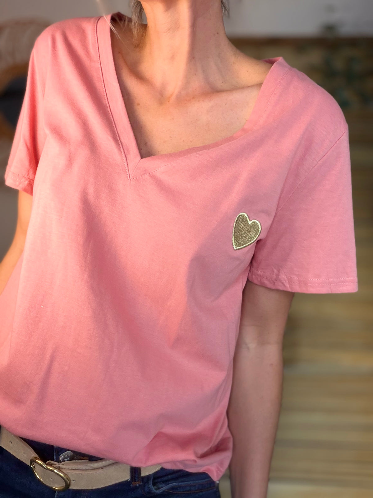 Tee shirt col V cœur brodé doré💛 DITA - FIN DE SÉRIE