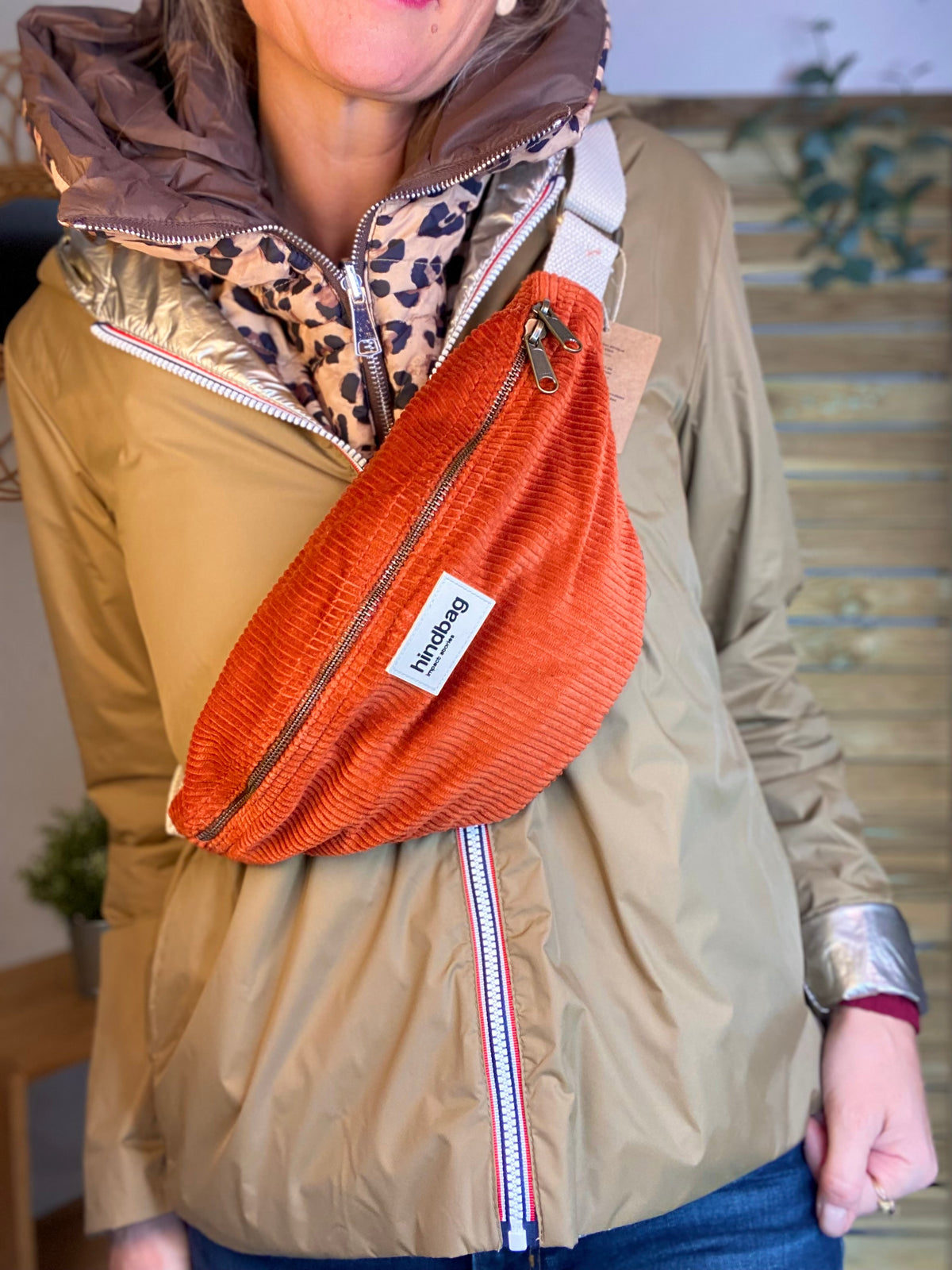 HINDBAG OLIVIA - Sac banane Velours Brique