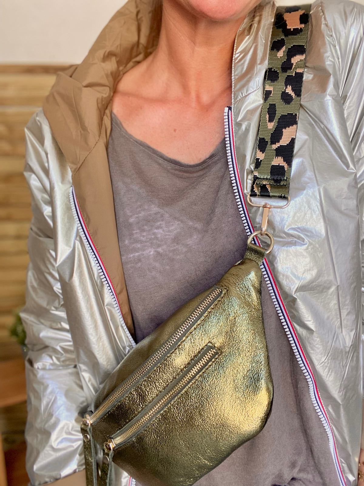 Sac banane en cuir irisé ERYN - Kaki (9 coloris)