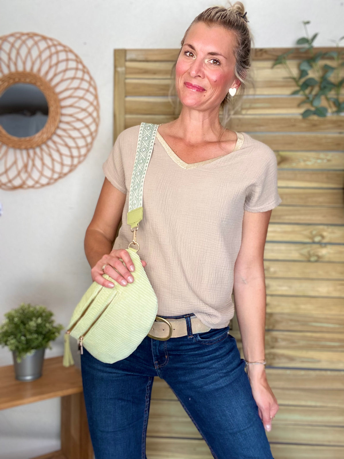 Sac banane L en velours côtelé 2 zips et sangle bicolore - ASHLY - Vert d’eau • FIN DE SÉRIE