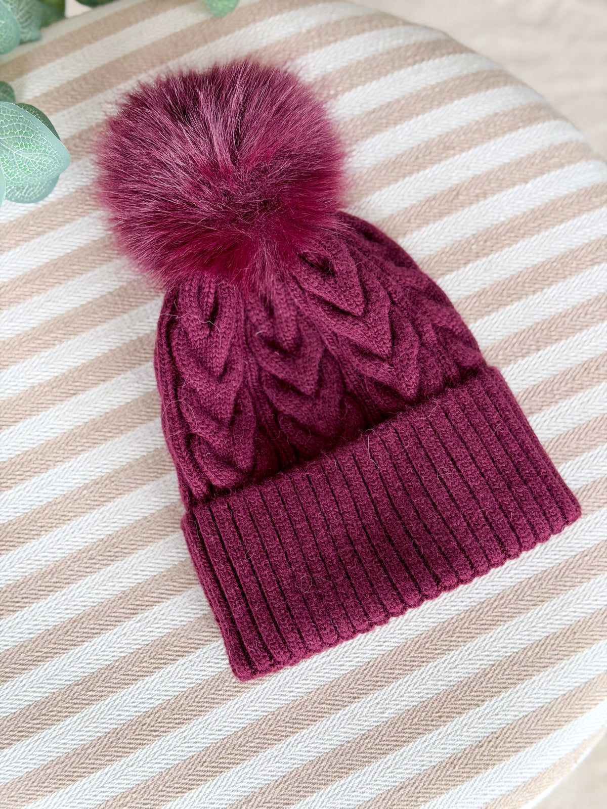 Bonnet torsadé en laine avec pompon JULES - FIN DE SÉRIE