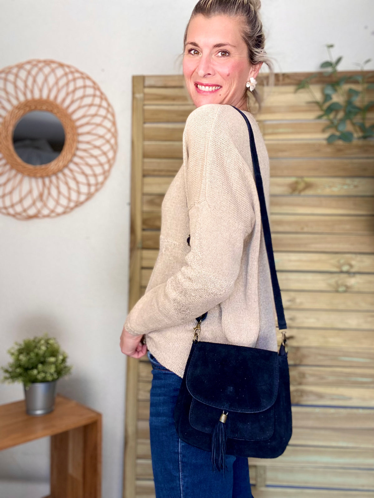Sac bandoulière en cuir daim HORTENSE - Noir - FIN DE SÉRIE