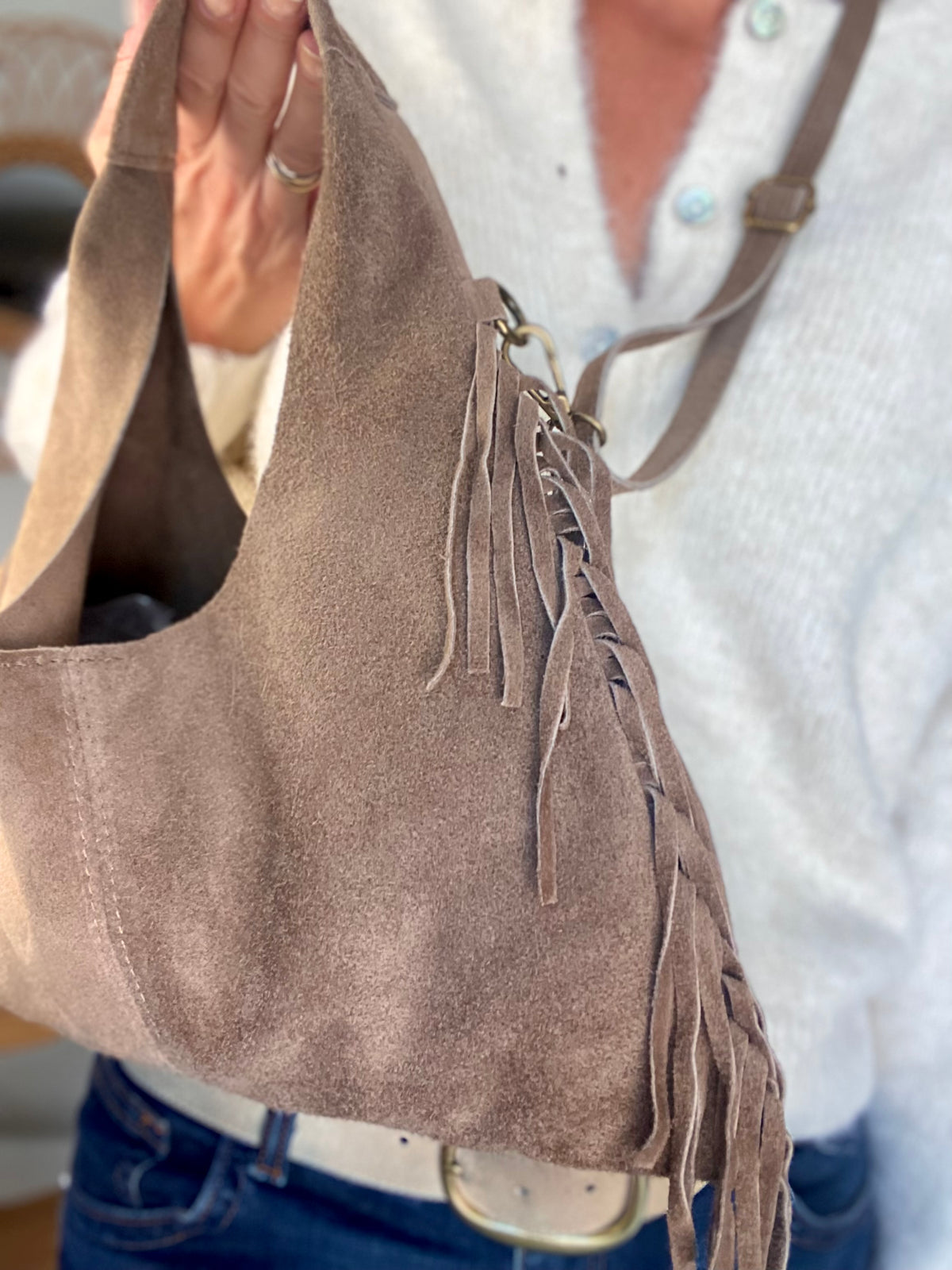 Sac hobo en cuir daim avec franges AARON - Beige taupe - DÉSTOCKAGE