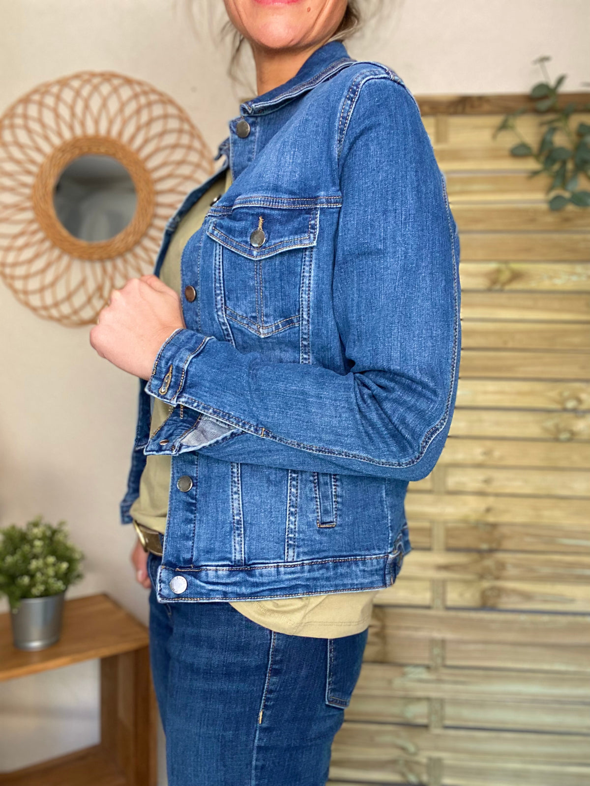 Veste en jean broderie AMOUR - PAULINE - FIN DE SÉRIE