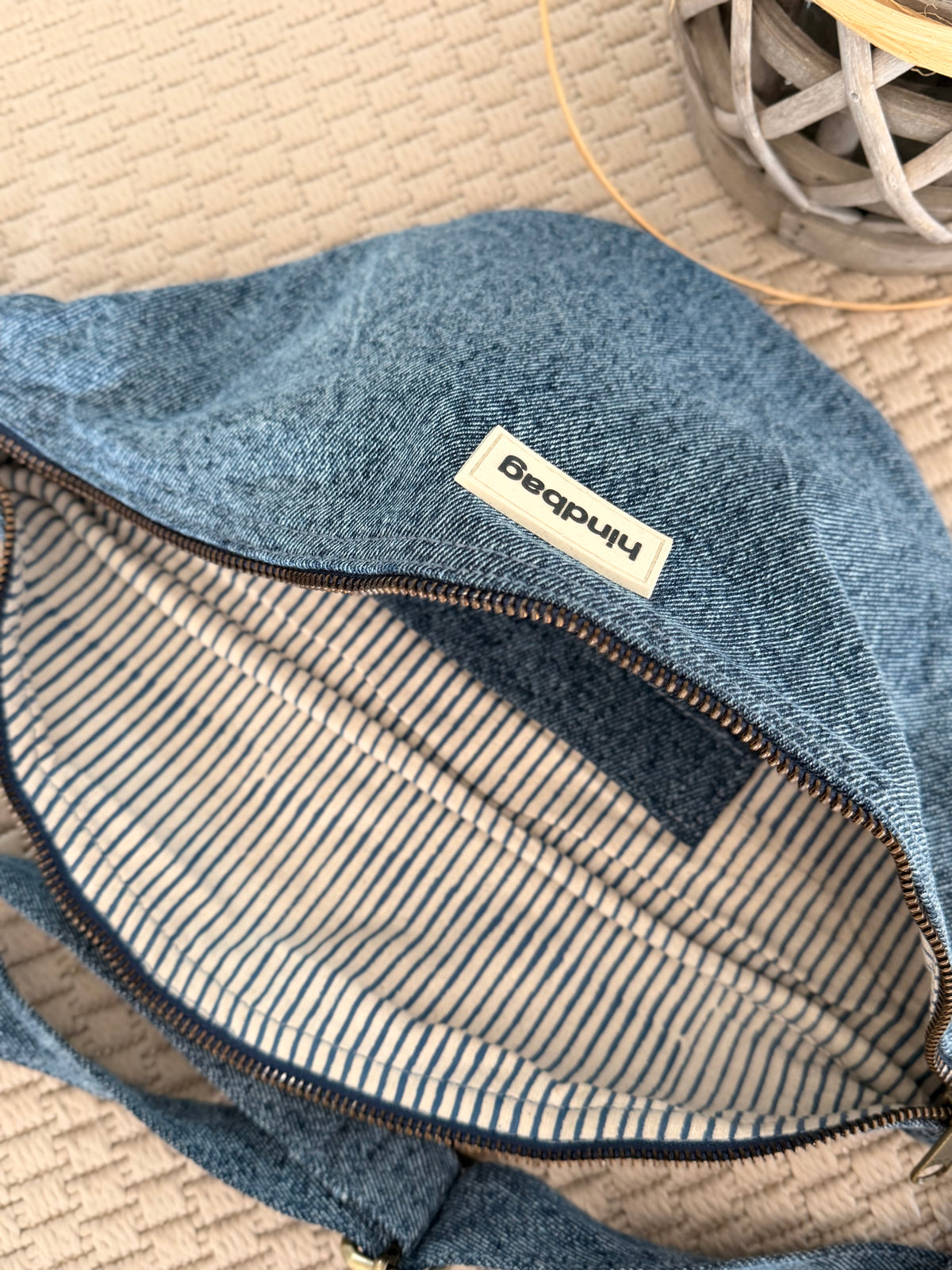 HINDBAG SASHA - Sac banane Denim bleu foncé