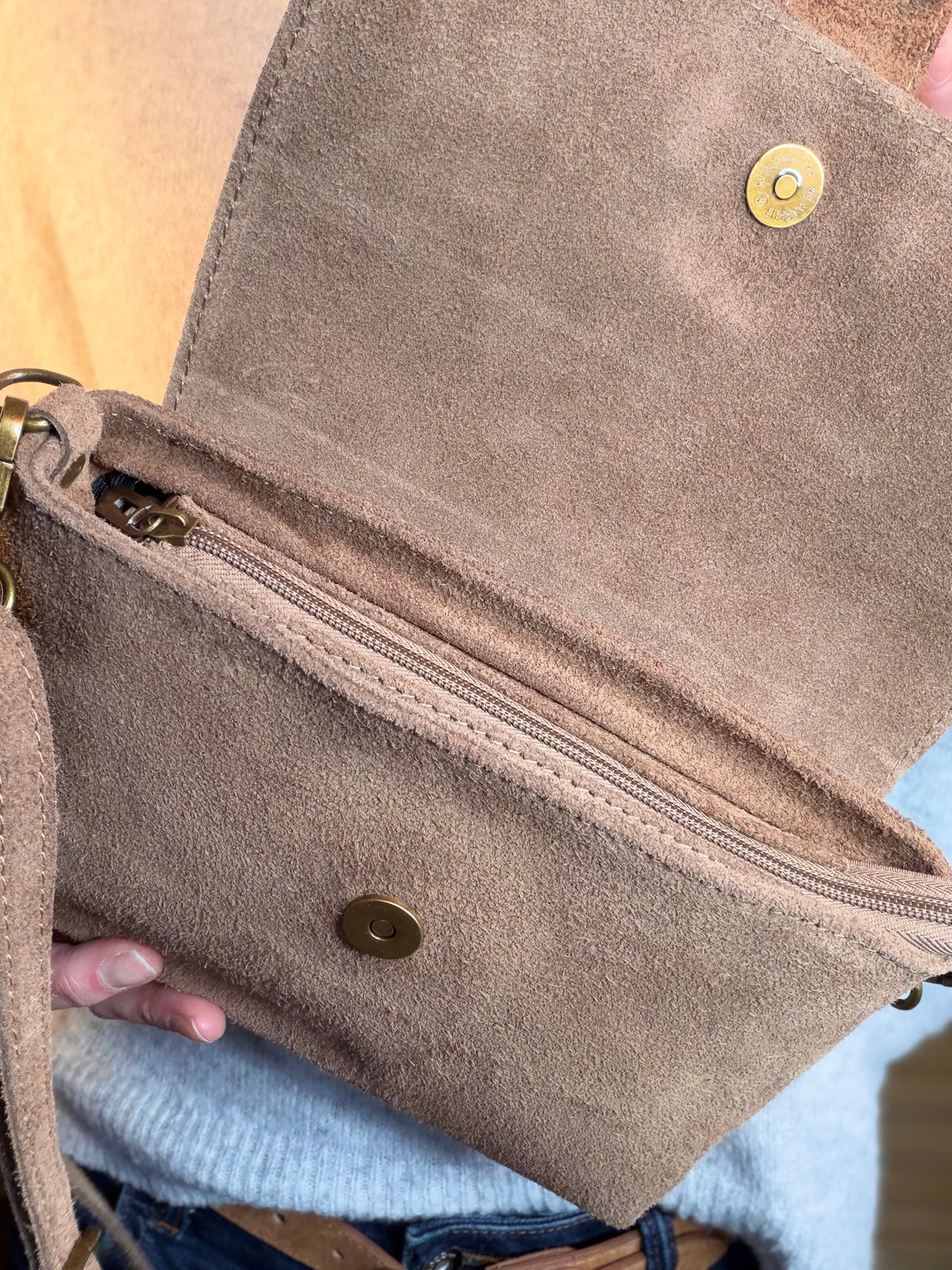 Sac bandoulière en croute de cuir BLAKE - Taupe