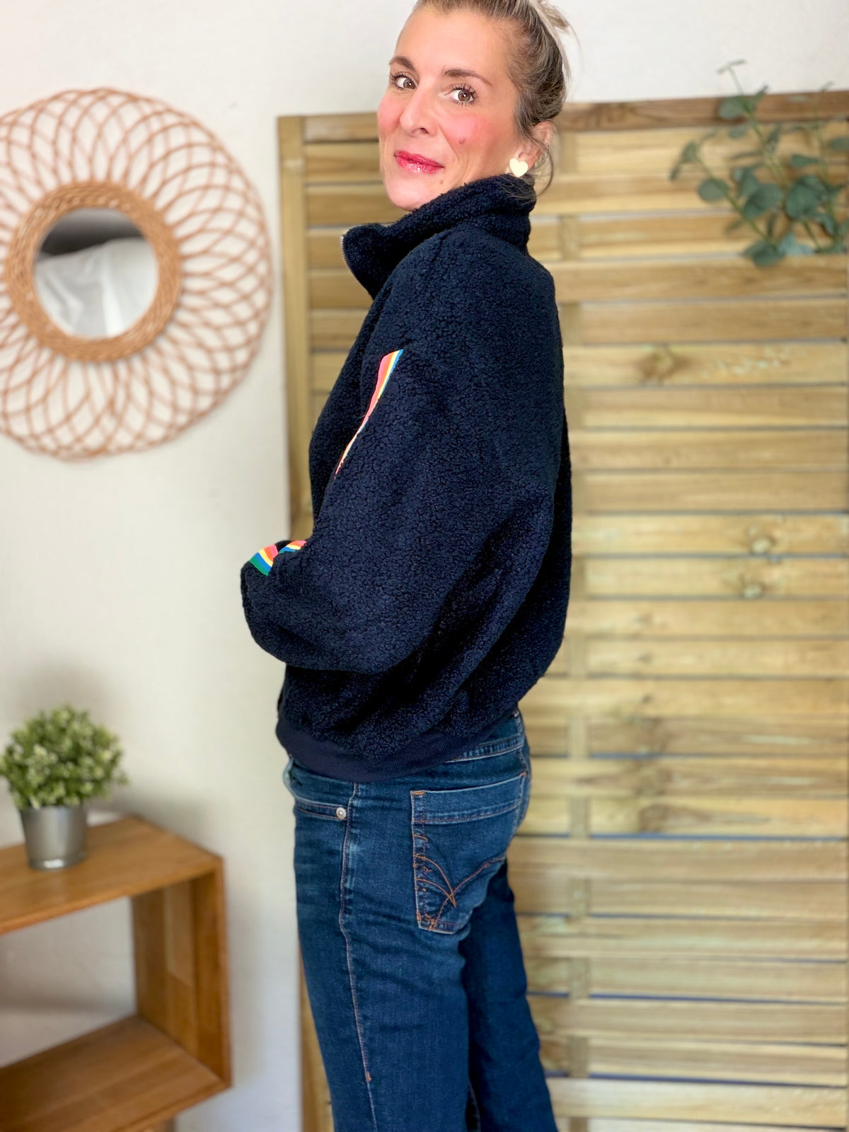 Veste Sherpa zippée bandes Arc-en-ciel CORALIE Bleu marine 🌈
