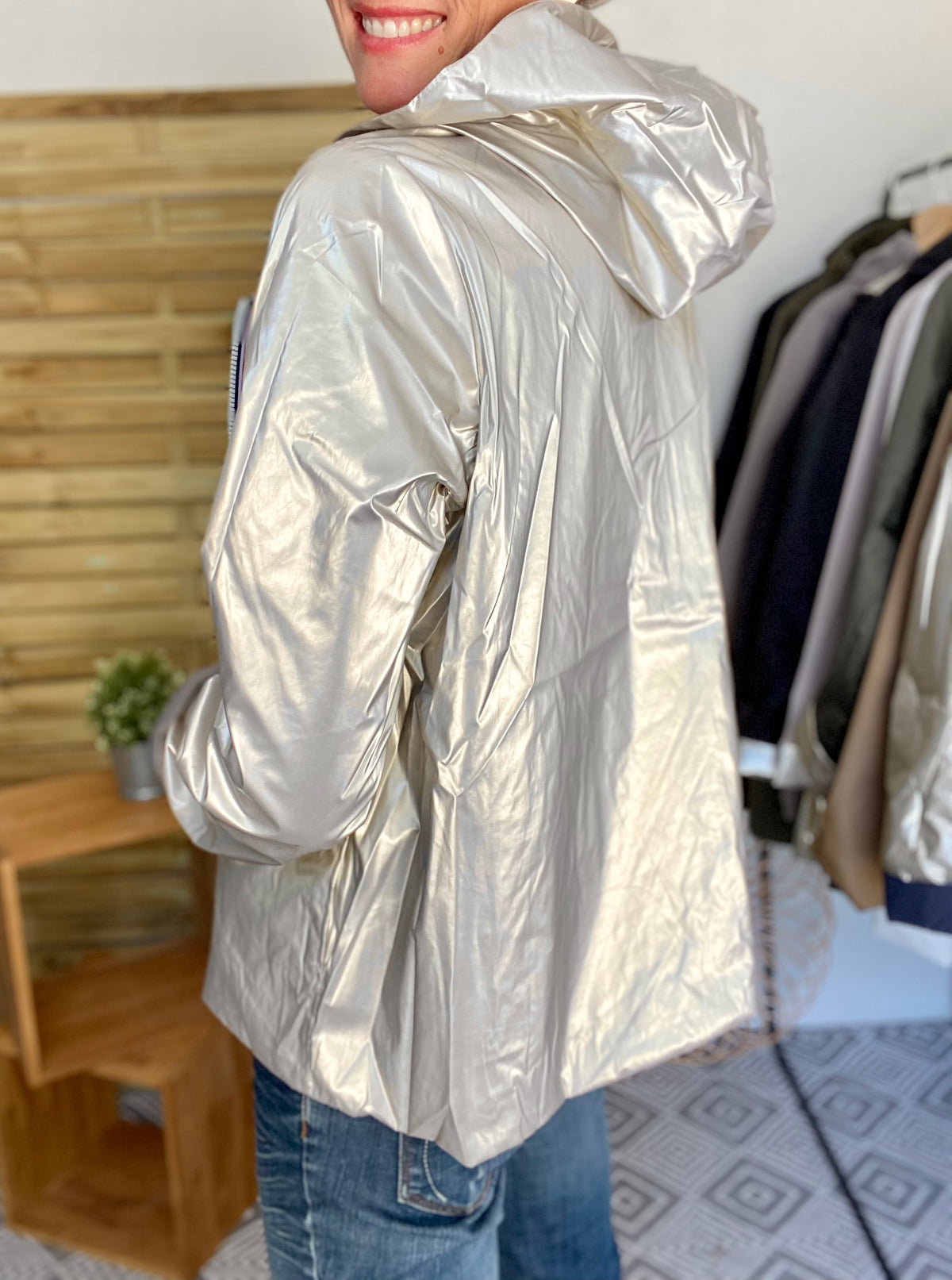 LAURA JO. Imperméable réversible léger GARANCE COURT - Gris taupe/Doré