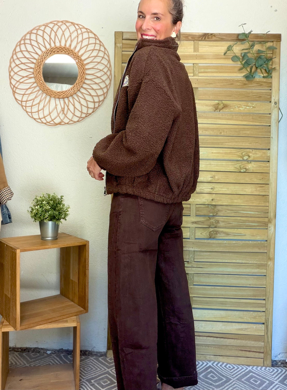 RÉASSORT PRÉVU MI NOVEMBRE • Pantalon Jean coupe barrel LÉON Chocolat