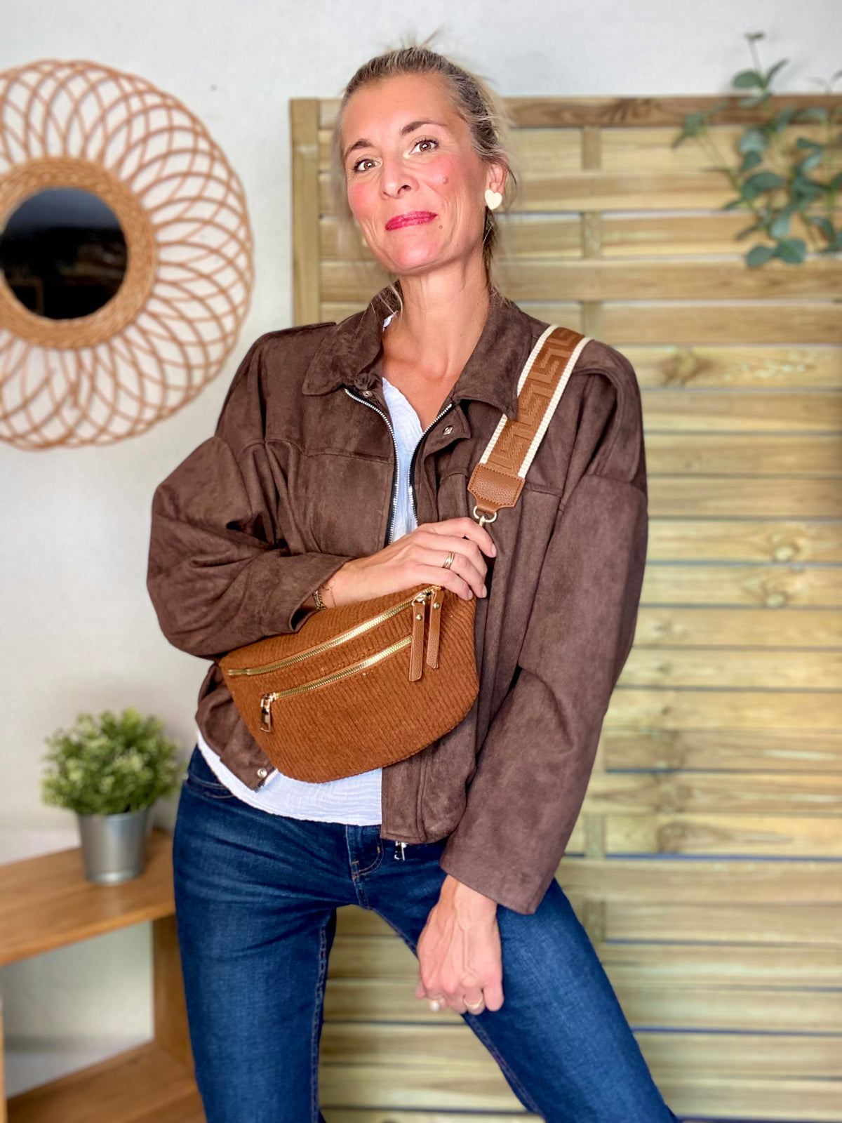 Sac banane L en velours côtelé 2 zips et sangle fantaisie - ASHLY - Camel foncé • FIN DE SÉRIE