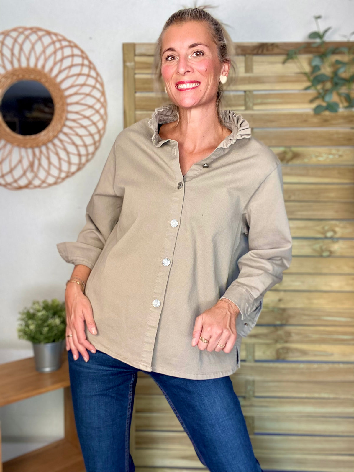 Veste / Chemise en coton, col victorien volanté Beige taupe LISON