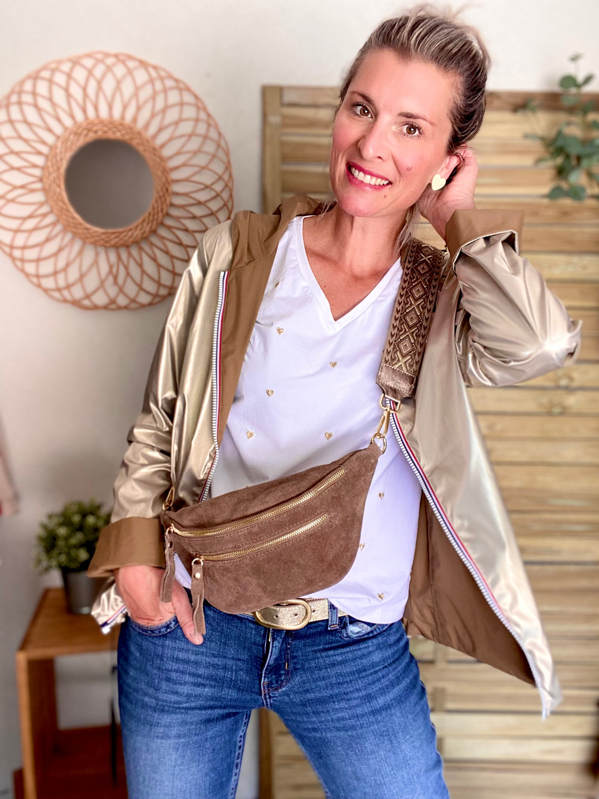 Sac banane avec poche avant, en cuir daim HOLLY - Café